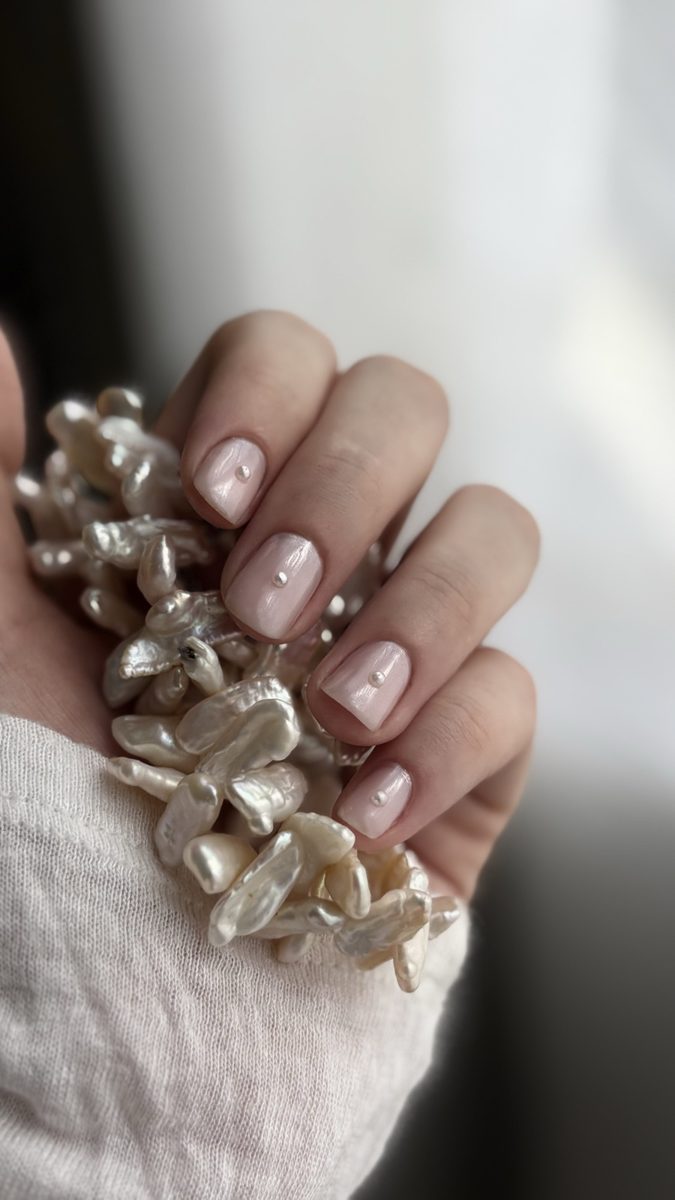 Manucure rose nacré réalisée avec la méthode SelfNails